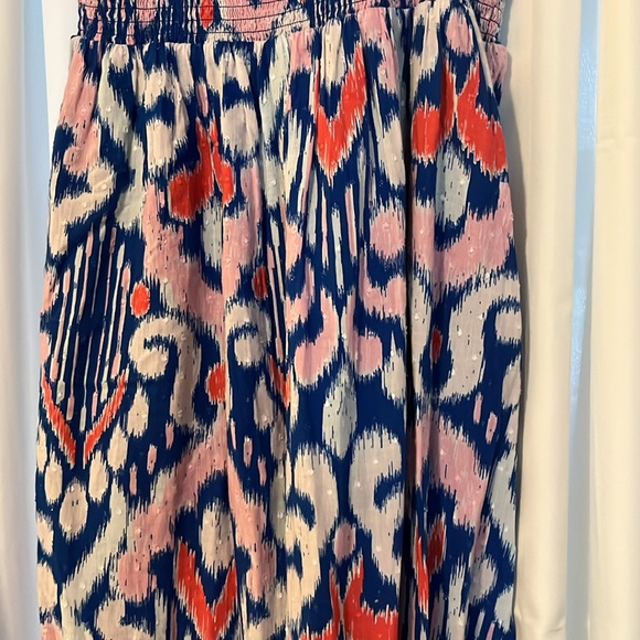 Crown & Ivy M smocked tiered maxi dress Blue Ikat. - Picture 5 of 6